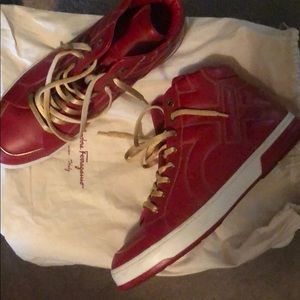 HeLLo im selling Slightly worn size sneakers